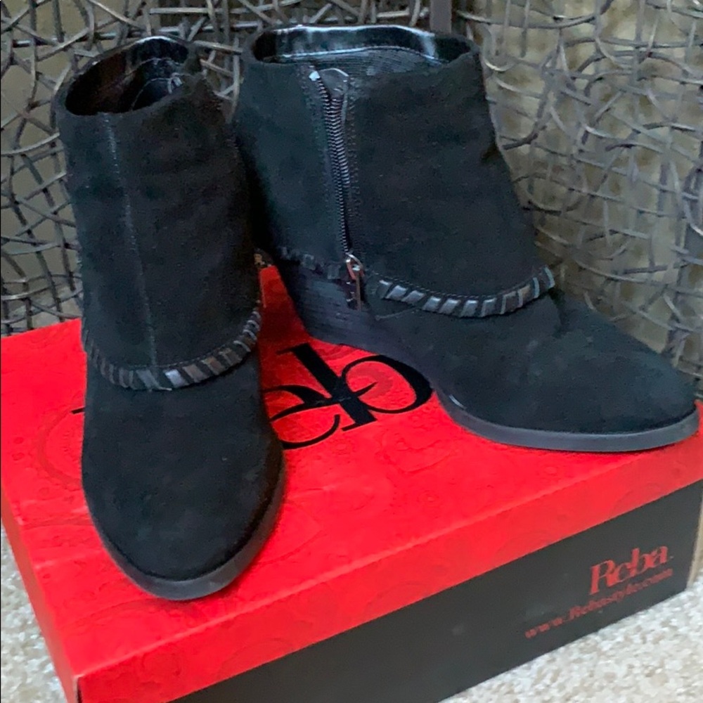 Reba booties - Picture 3 of 4